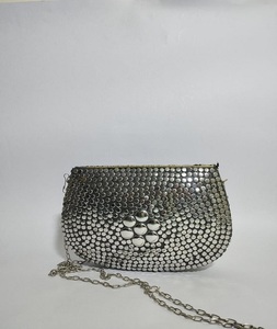 Perles en laiton élégantes et pochette en résine pour femmes pour les fêtes disponibles au meilleur prix auprès de l'exportateur indien - Product Image 1