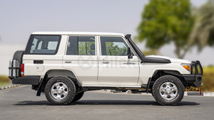 2022 CRUISER LC76 4.2D (DISPONIBLE CON VOLANTE A LA IZQUIERDA Y A LA DERECHA) - Product Image 2