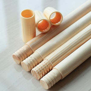 Palos de Escoba de Madera Resistentes, Venta al por Mayor, Palo de Escoba de Madera Natural con Tornillo Italiano, Exportación de Fábrica de Vietnam - Product Image 2