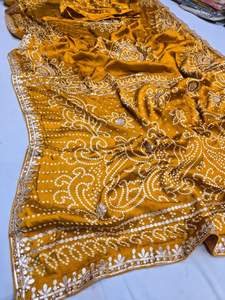 Sari de seda Gajji pura y suave con estampado Bandhani Patola sobre un trabajo pesado de Gota Patti con blusa - Product Image 4