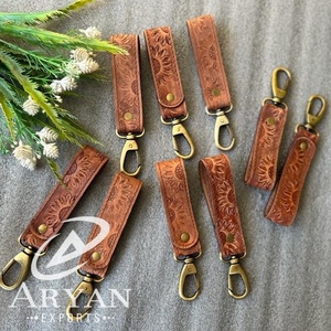 Nouveau porte-clés en cuir usiné à la main porte-clés en cuir occidental plume porte-clés en cuir peint à la main porte-clés personnalisé porte-clés Cowgirl - Product Image 1