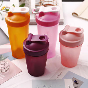Bouteille shaker fitness en plastique sans BPA de 400 ml avec logo personnalisé en gros, avec boule fouet intégrée - Product Image 1