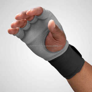 ถุงมือสำหรับผู้ชายแบบครึ่งนิ้วทำจากหนัง MMA ผลิตจากปากีสถาน - Product Image 4