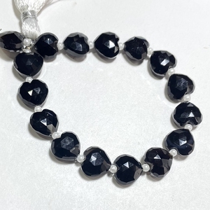 Wholesale 10MM Natural <b>Black</b> Onyx Faceted Briolette <b>Heart</b> Shape Beads Vertical Drill Stone Beads - Product Image 1