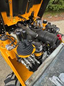 Volquete Usado JCB de 9 Toneladas con Tracción 4x4, Cargador Frontal y Remolque Mini Dumper con Motor Cummins - Product Image 3