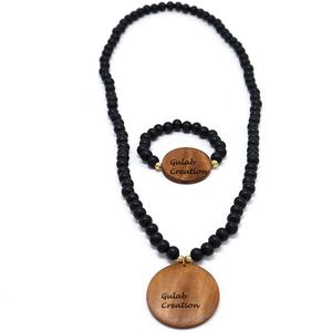 Perles en bois noires peintes à la main et gros pendentif rond Long pull collier bijoux de déclaration modernes pour les femmes - Product Image 1