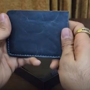 Portefeuille bifold en cuir bleu marine pour homme fait à la main, porte-cartes en cuir véritable fin, minimaliste, vintage, cousu à la main, cadeau bleu - Product Image 3