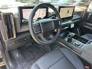 SUV Eléctrico Usado Limpio 2024 2X AWD R20 Volante a la Izquierda Cuero Oscuro ACC Sin Accidentes En Buen Estado - Product Image 3