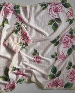 ชุดส่าหรีผ้าไหมซาตินลายทางพิมพ์ดิจิตอลงานแฮนด์เมดสำหรับผู้หญิงและเด็กผู้หญิงดีไซน์เนอร์ - Product Image 2