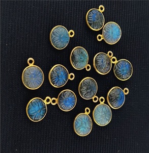 Pendentif en labradorite sculpté en forme de fleur, 10 mm rond, pierre précieuse gravée, plaqué or, charme pour la fabrication de bijoux, vente en gros - Product Image 3