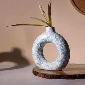 แจกันเซรามิกทำมือสีฟ้าครามทรงโดนัท ดีไซน์สไตล์นอร์ดิก สำหรับวางบนโต๊ะหรือพื้น แจกันพอร์ซเลนสไตล์นอร์ดิก - Product Image 6