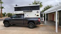 Cabine en fibre de verre pour expéditions, lit plat, 4x4, toit relevable, coque tout-terrain, auvent de benne courte, camping-car à glisser sur camionnette pour pick-up en Australie.
