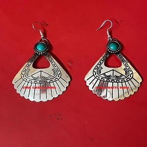 Boucles d'oreilles en métal de créateur les plus populaires pour les filles et les femmes ensemble de bijoux accessoires de bijoux vêtements de mode vêtements de fête vêtements de mariage - Product Image 5