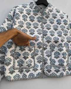 Veste en coton Kantha matelassé à la main, broderie à imprimé floral, technique tricotée, bouton de support réversible, manteau d'hiver court à la mode - Product Image 5