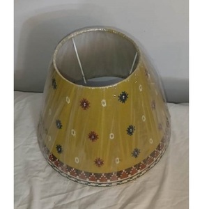 Pantalla de Lámpara de Techo Estilo Imperio de Tela Ikat Moderna Hecha a Mano de Alta Calidad con Iluminación Suave y Anillos Decorativos para el Hogar - Product Image 1