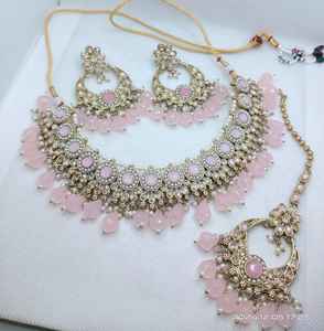 Ensemble de bijoux traditionnels indiens Mehendi, parfait pour les mariages, les occasions festives, ensemble de collier de haute qualité avec Maang Tikka - Product Image 4