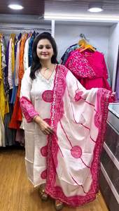 Belle conception colorée imprimée numérique bordure droite Fancy Kurti prête pour les occasions festives comme Diwali ou Sangeet - Product Image 3