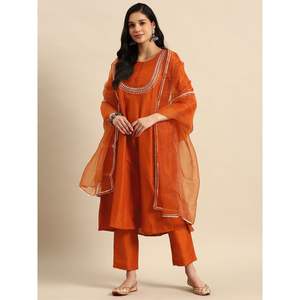 Ensemble de kurta en soie pure orange brodée pour femmes, pour les mariages - Product Image 1