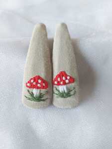 Pinzas para el pelo bordadas en tela de base Rosa hechas a medida con patrones Bordados florales para reventa en tiendas de accesorios para el cabello - Product Image 4