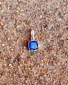 จี้แซฟไฟร์สีน้ำเงินทำด้วยมือสีเงินสเตอร์ลิง925จี้ผู้หญิงสวยจี้สีฟ้าสดใส - Product Image 4