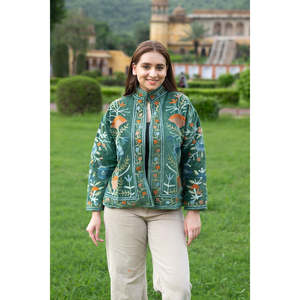 Veste courte traditionnelle d'automne en velours vert brodée Suzani, col mandarin, manches de 20 pouces, doublure réversible en lin/nylon - Product Image 4