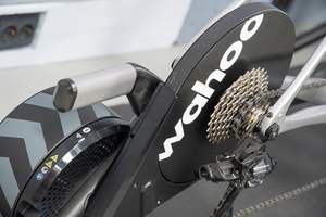 OFERTA DE CALIDAD CON DESCUENTO: Entrenador Inteligente Wahoo KICKR V6 WIFI para Ciclismo en Interiores 6.0 - Product Image 4