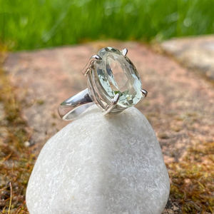 แหวนเงินแท้ประดับพลอยอะมีทิสต์สีเขียวพราซิโอไลต์ แหวนทำมือ แหวนพลอยอะมีทิสต์สีเขียว - Product Image 1