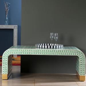 Mesa de Centro Moderna Hecha a Mano con Incrustaciones de Hueso Verde y Blanco con un Patrón Único Decorativo para Interiores Elegantes a Precio de Descuento - Product Image 1