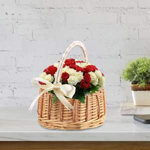 Cesta de flores de mimbre hecha a mano con asa Cesta decorativa de ratán natural para regalos o arreglos de boda - Product Image 2