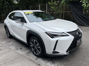 Lexus UX 200 Turbo FWD 2021 Usado, Asientos de Cuero, Ruedas R21, Bajo Kilometraje, Precio en Stock, Listo para Envío - Product Image 2