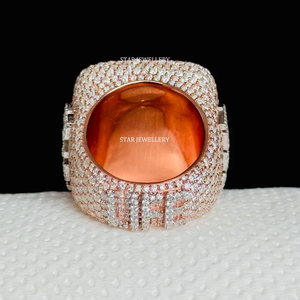 Bague de championnat de Hiphop Moissanite classique en argent sterling 925 plaqué or rose avec serti de broches - Product Image 4