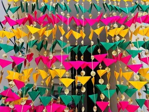 Triangle coloré tissu Gota chaîne pour toile de fond de scène et décorations de mariage Sakrat Lohri plafond et tenture murale - Product Image 3