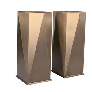 Jardinière de fleurs décorative faite à la main avec décoration de fêtes de finition plaquée or Pot de fleurs en métal au design unique - Product Image 5