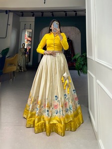Secuencia de impresión floral de seda Dola del último diseñador Zari Border Lehenga Choli por Fab Zone - Product Image 3
