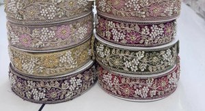 Exquisito Encaje Bordado Floral Tradicional Multicolor con Cuentas de Perlas, Hilo Metálico Zari y Cuentas Brillantes 100% Poliéster - Product Image 2