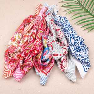 Pañuelo de Algodón Estampado a Mano, Pañuelo Reutilizable para la Cara, Juego de 5 Pañuelos de Viaje - Product Image 2