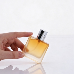 ขวดน้ำหอมดีไซน์หรูขนาด 100 มล. แบบสเปรย์ สำหรับน้ำหอม EDP EDT ของแท้จากอเมริกา ขายส่ง พร้อมหัวปั๊ม ใช้งานได้ยาวนาน ผลิตจากแก้ว - Product Image 1