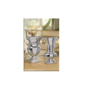 Vase à fleurs en métal de bonne qualité le plus vendu pour la décoration intérieure Vase à fleurs en métal poli fabriqué à la main pour la décoration intérieure et les hôtels - Product Image 2