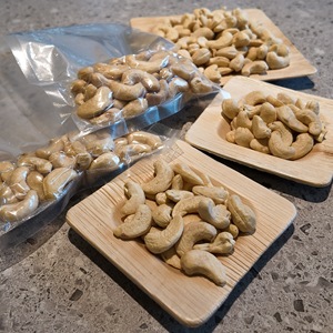 Cambodia Origin <b>Cashew</b> <b>Nuts</b> W450 Clean Whole White <b>Cashew</b> <b>Nut</b> With Vacuum Packed Suitable for Exporting - Product Image 4
