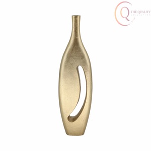 Artistic Metal Tabletop <b>Flower</b> <b>Vase</b> with Smooth Texture and Contemporary Look, Suitable <b>for</b> All Interior Themes - Product Image 2