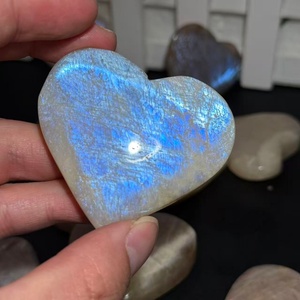 Pedra Preciosa Natural de Pedra da Lua Azul em Forma de Coração Polida para Confecção de Joias, Cristal de Cura, Presente de Amor Atacado - Product Image 1