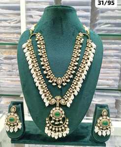 Conjunto gargantilla de collar de perlas Kundan tradicional dorado de lujo indio de dos capas con pendientes a juego para mujer y Niña - Product Image 5