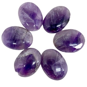 Venta al por mayor de alta calidad, piedra de Palma de amatista/piedra preciosa pulida superior, ovalada curativa/cabujón de cristal FENG SHUI ELEGAN amor tallado - Product Image 1