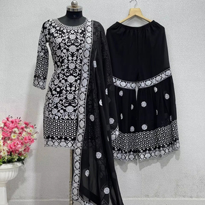 Ensemble Sharara en fausse Georgette de créateur brodé lourd et élégant traditionnel Salwar Kameez pour les mariages et les fêtes - Product Image 1