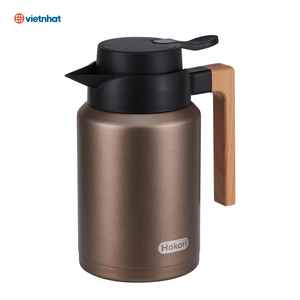 Bouteille isotherme en acier inoxydable Hokori 1500 ml avec poignée en bois et couvercle anti-fuite à bouton-poussoir - Product Image 4