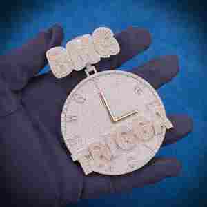 Pendentif en or 14 carats avec moissanite personnalisé DMG, bijou haut de gamme - Product Image 3