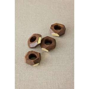 Servilleteros de madera rústica tallada a mano con patrones únicos para comedor de inspiración vintage y Decoración de mesa de boda - Product Image 2