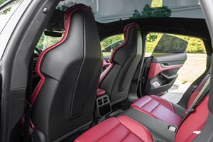 Taycan Turbo S 2021 ~6 700 Miles, 750 ch, Propulsion Électrique, Transmission Intégrale, Pack Premium, Automatique, Cuir, Jantes R19, Batterie au Lithium, Intérieur Clair - Product Image 3