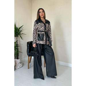 Conjunto Leopard con Detalles en Cuero Negro - Negro - Product Image 2