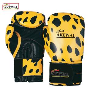 Gants de boxe personnalisés AKEWAL en cuir de vachette, gants de Muay Thai imperméables avec logo et design sur mesure selon la demande du client - Product Image 6